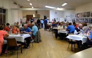 L'assemblée se restaure